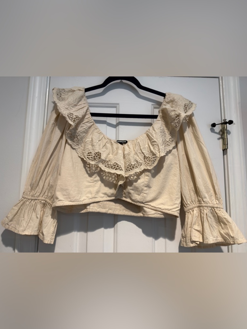 NWT Express V-Neck Crop Top Tan Size Large Embroidered Ruffle Neckline